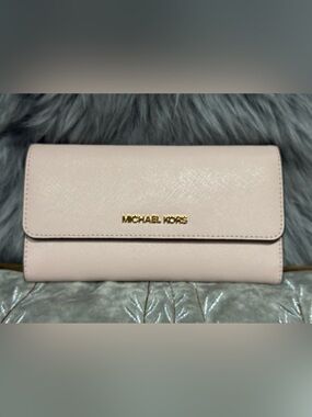 Michael Kors Jet Set Travel Trifold Wallet